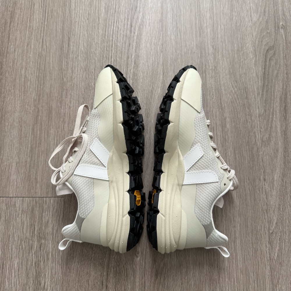 NEW Veja Dekkan Sneaker 37/6 - Picture 6 of 8